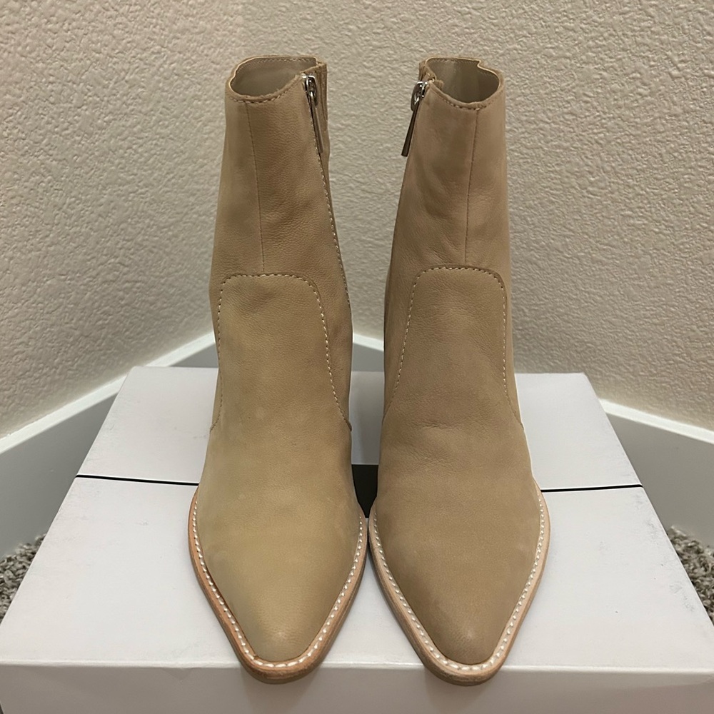 NWT Dolce Vita Dune Nubuck Volli Booties